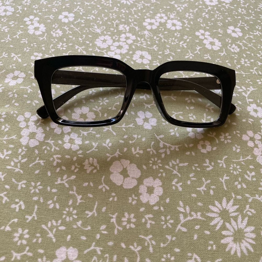 Men’s fashion nerd glasses